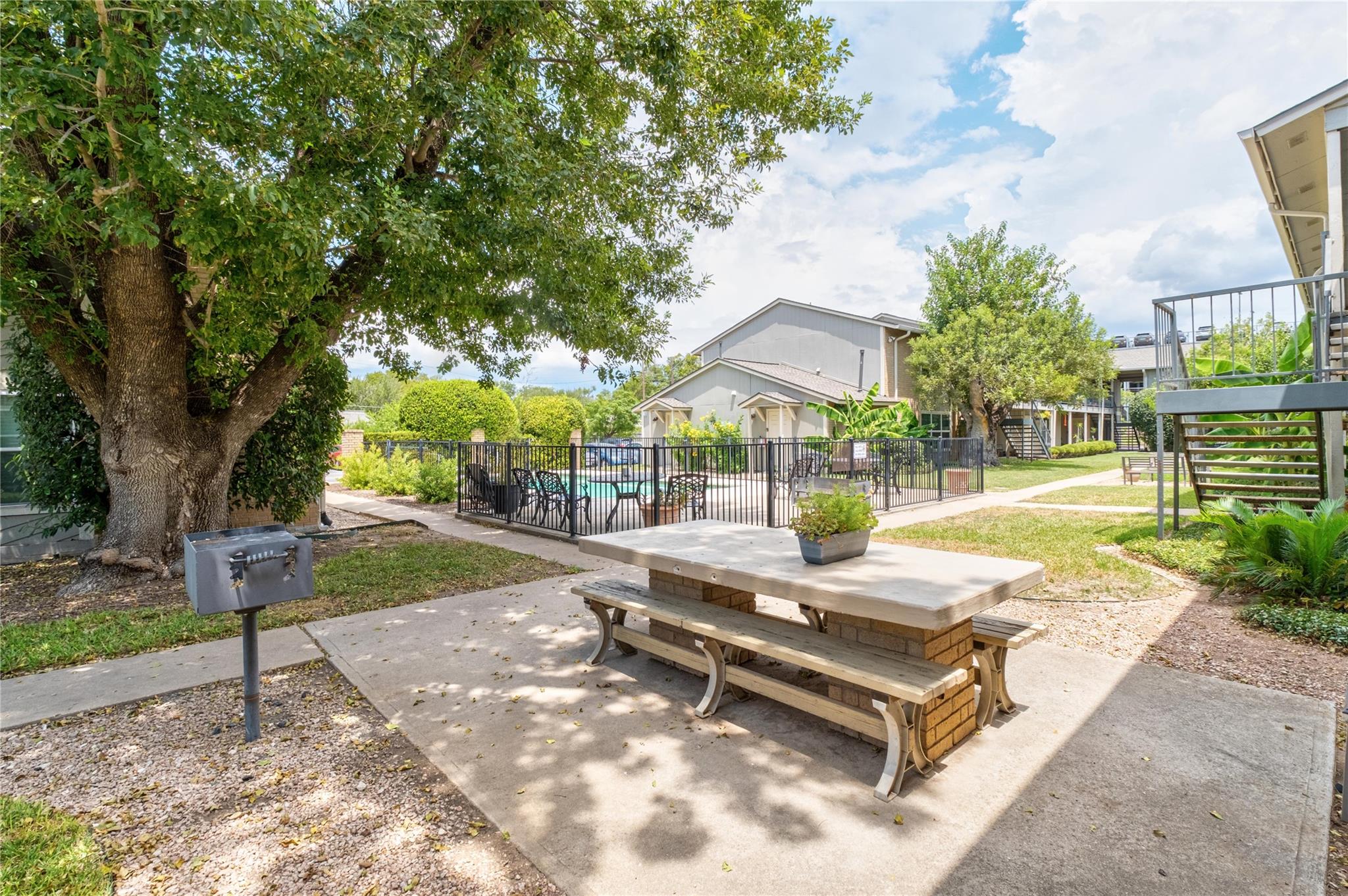 2450 Ashdale DR # D228