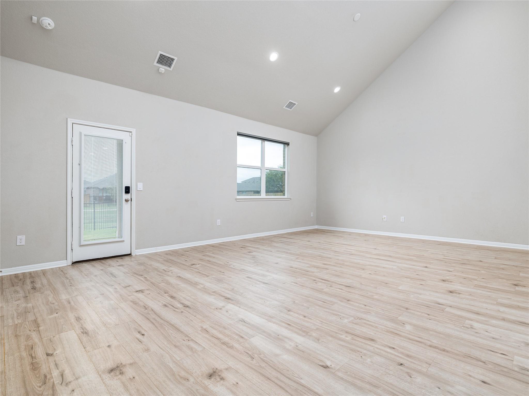 121 Struss DR