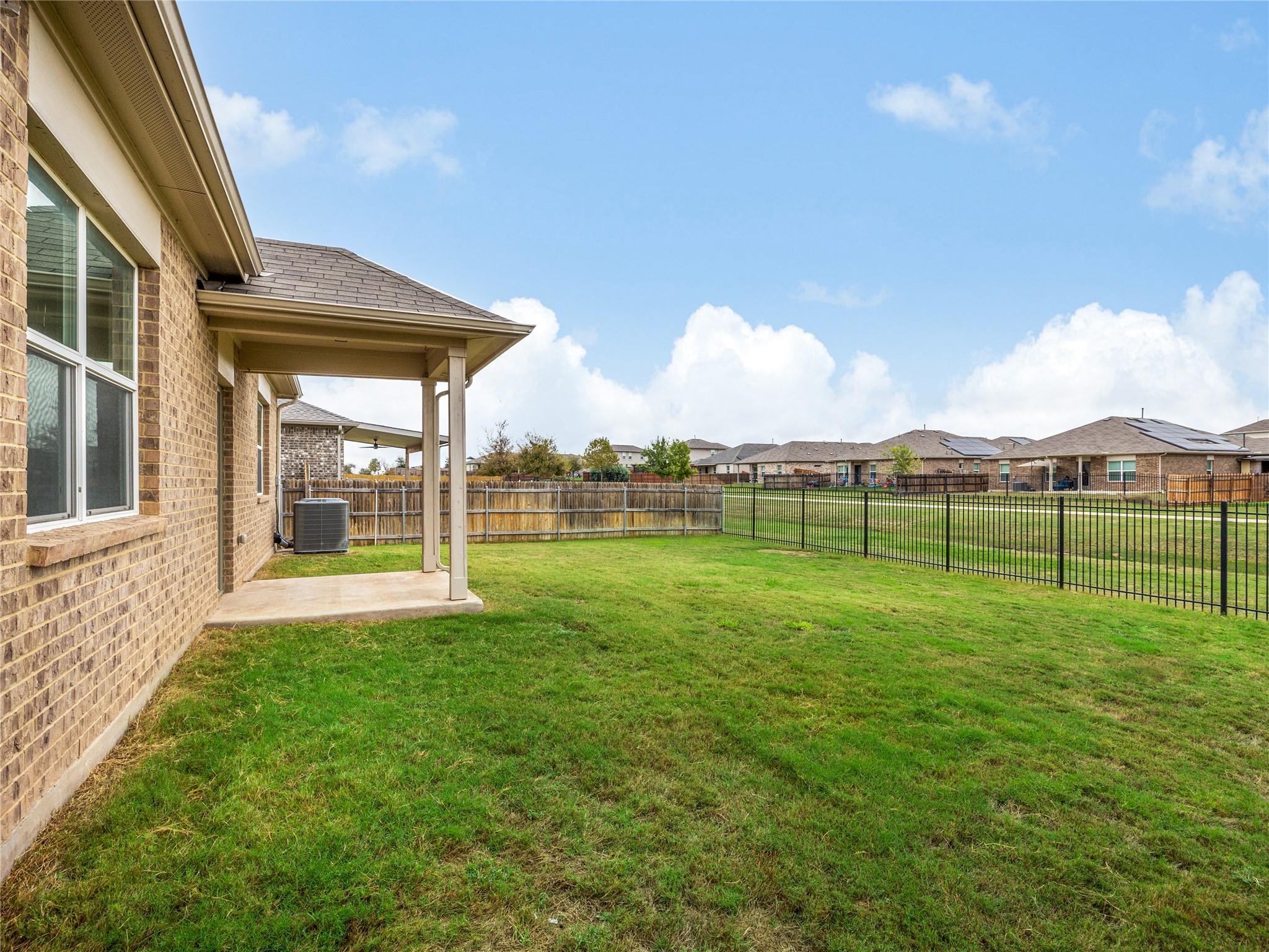 121 Struss DR
