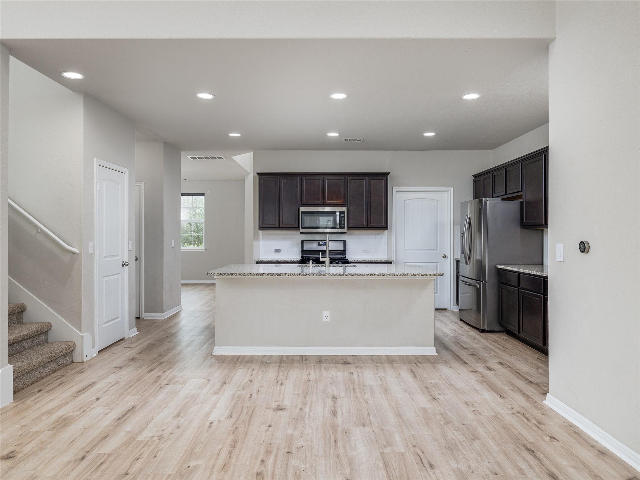 121 Struss DR