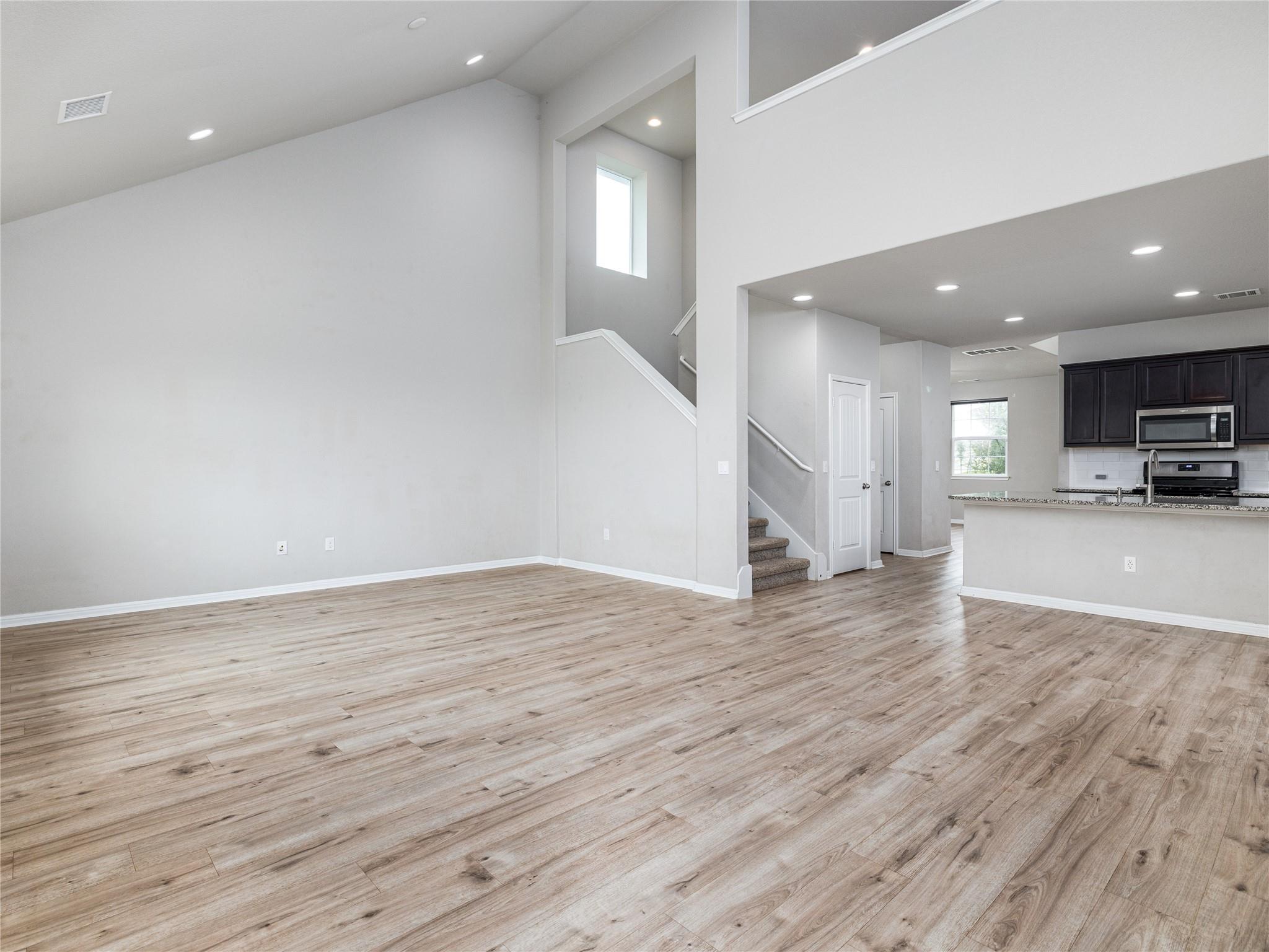 121 Struss DR
