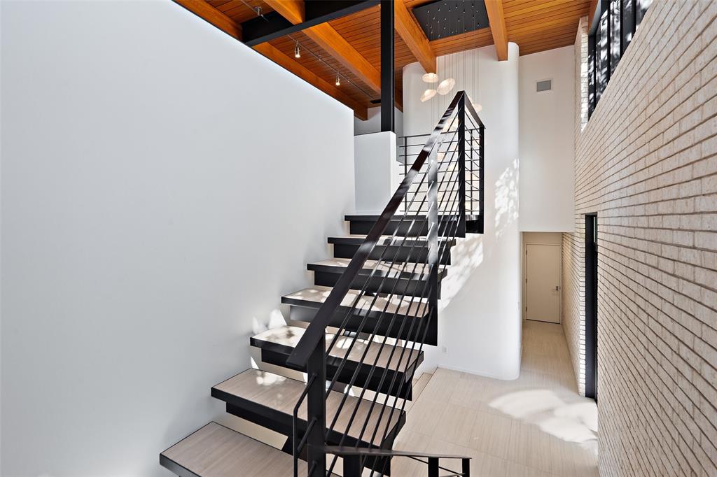 1704 Mount Larson RD