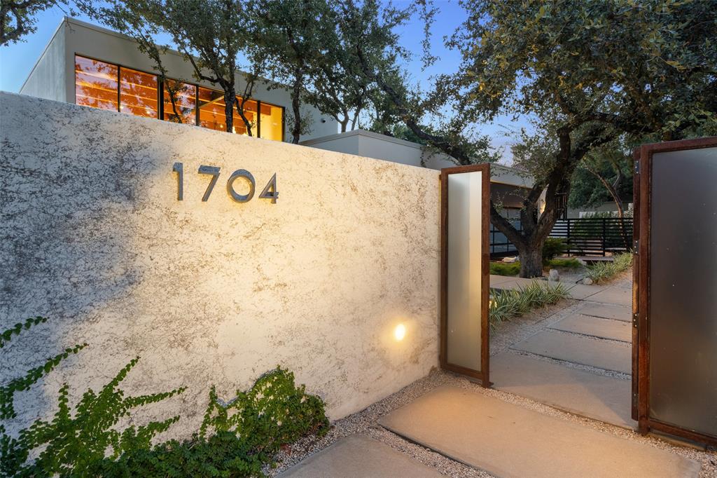 1704 Mount Larson RD