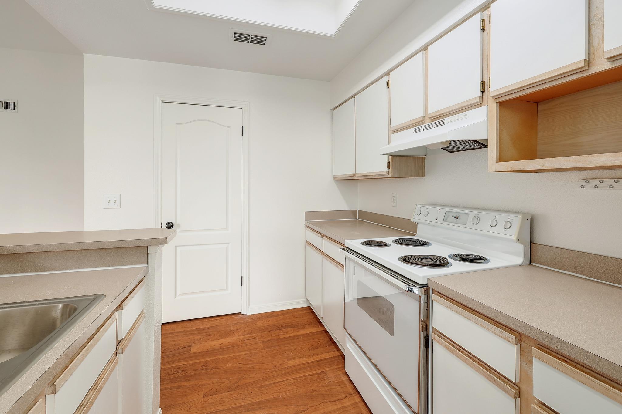 6000 Shepherd Mountain CV # 1703