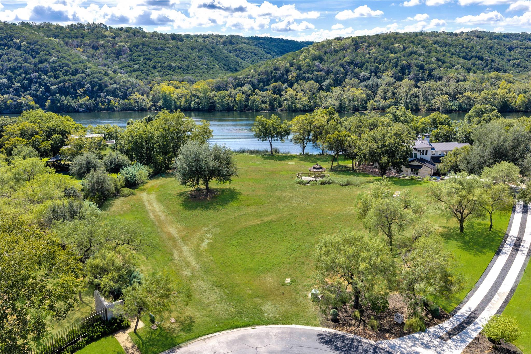 924 Cypress Grove DR
