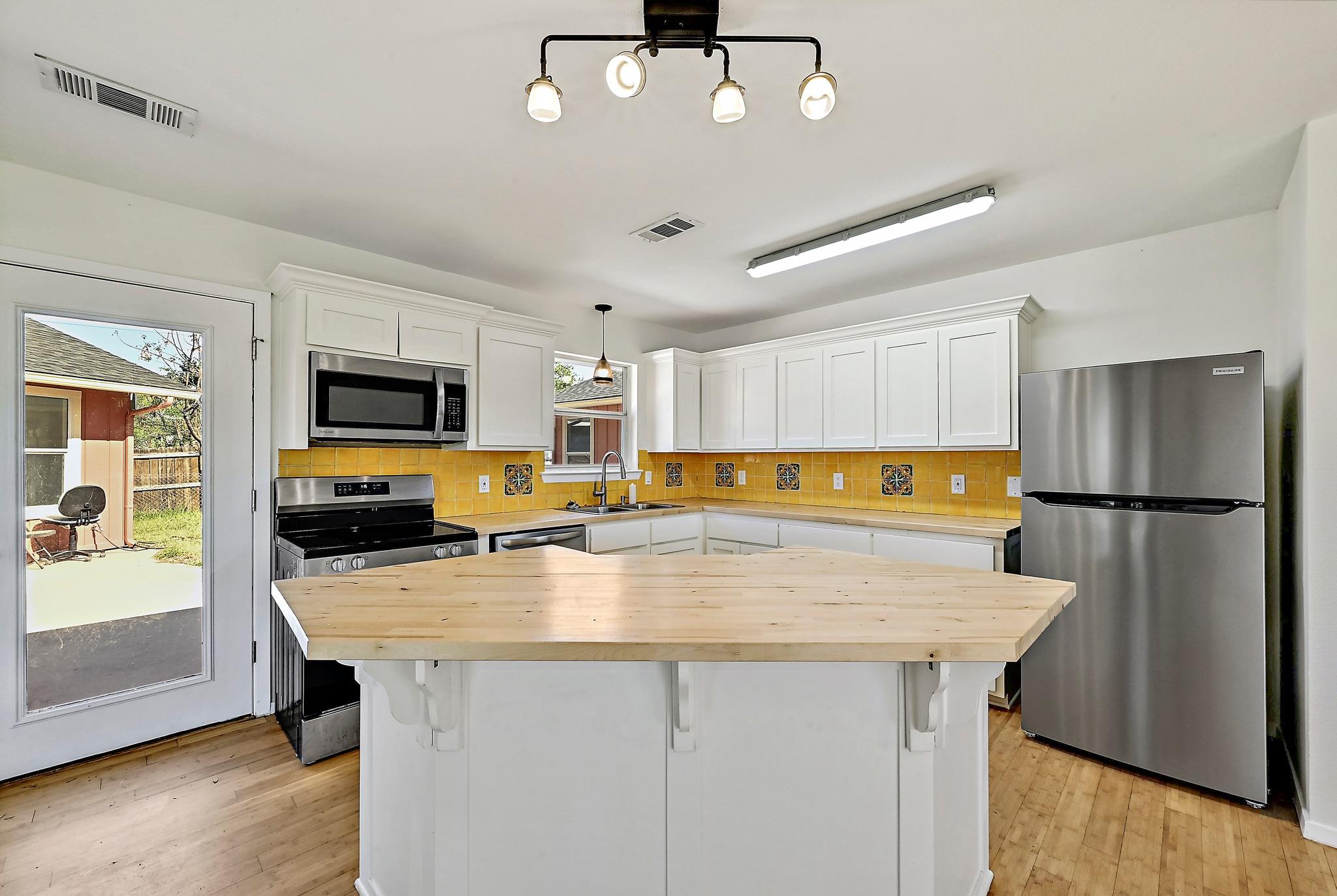 757 Cypress LN