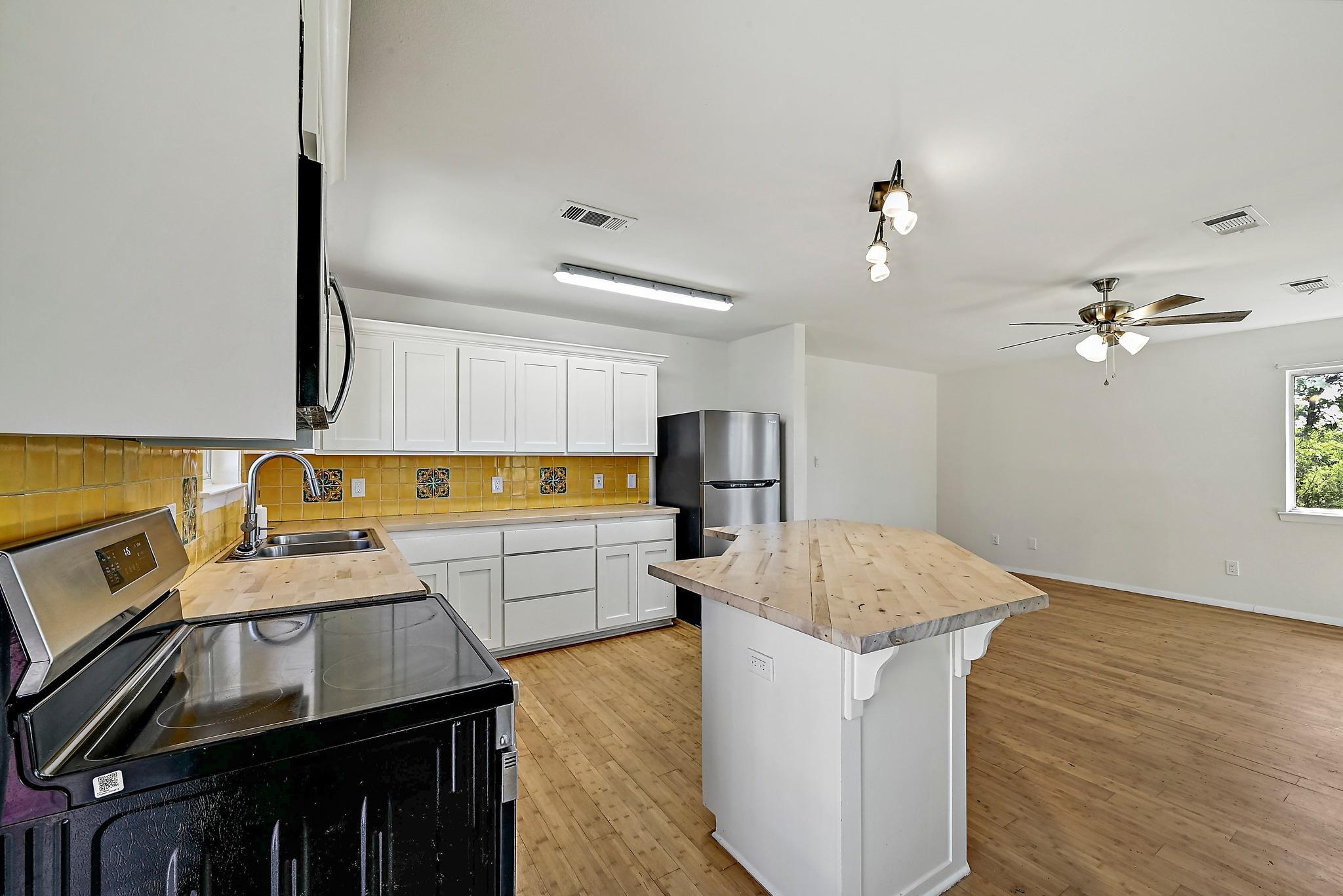 757 Cypress LN