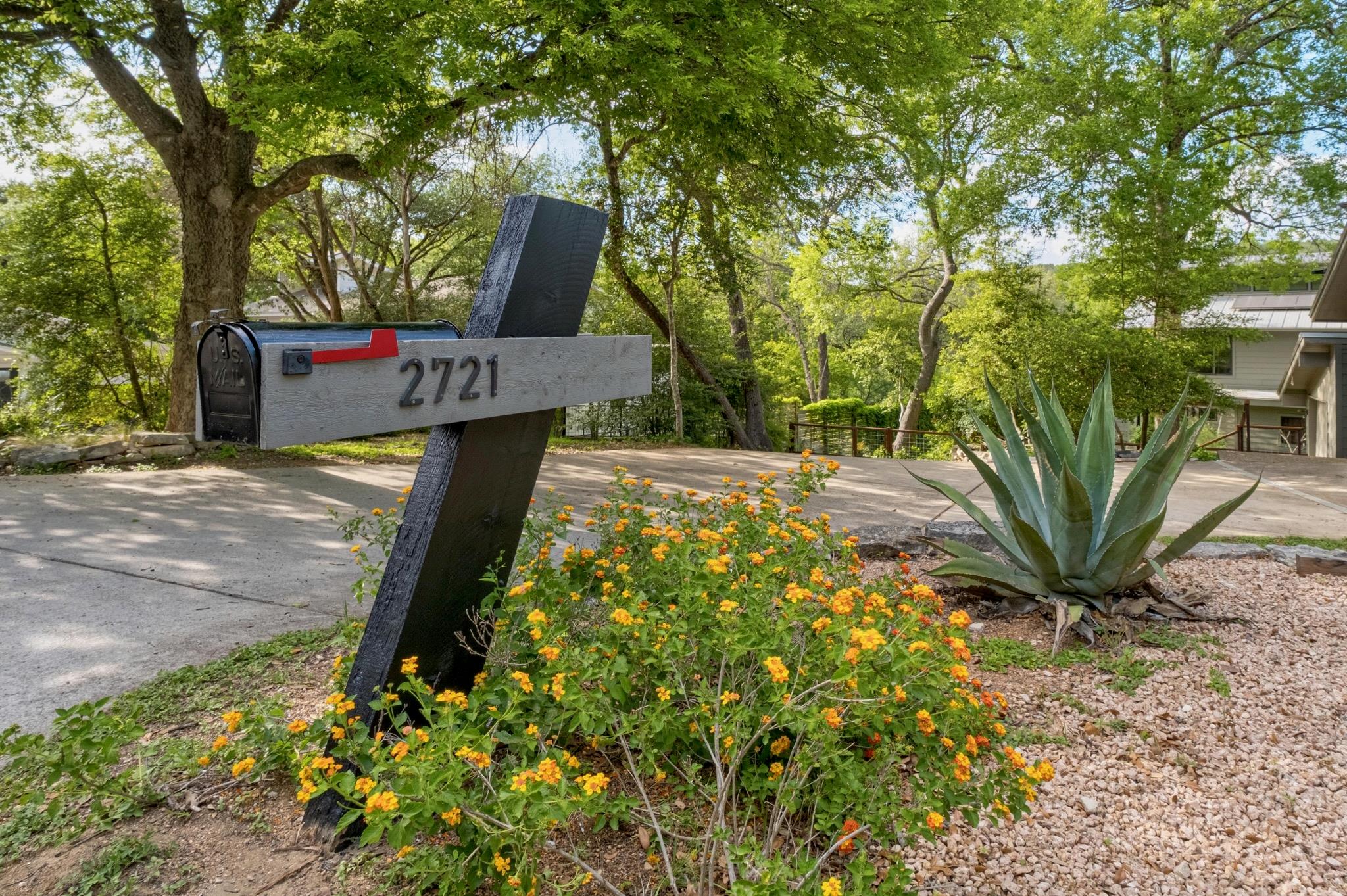 2721 Trail Of The Madrones