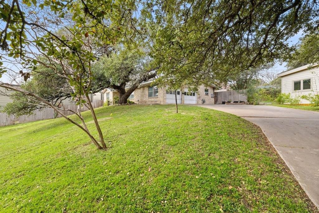 601 Sandringham CIR