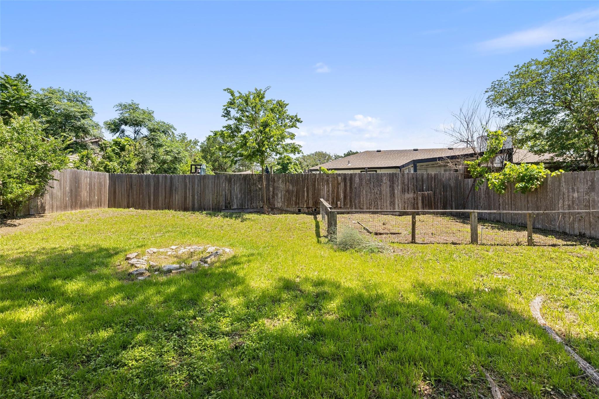 902 Hillside Oaks DR