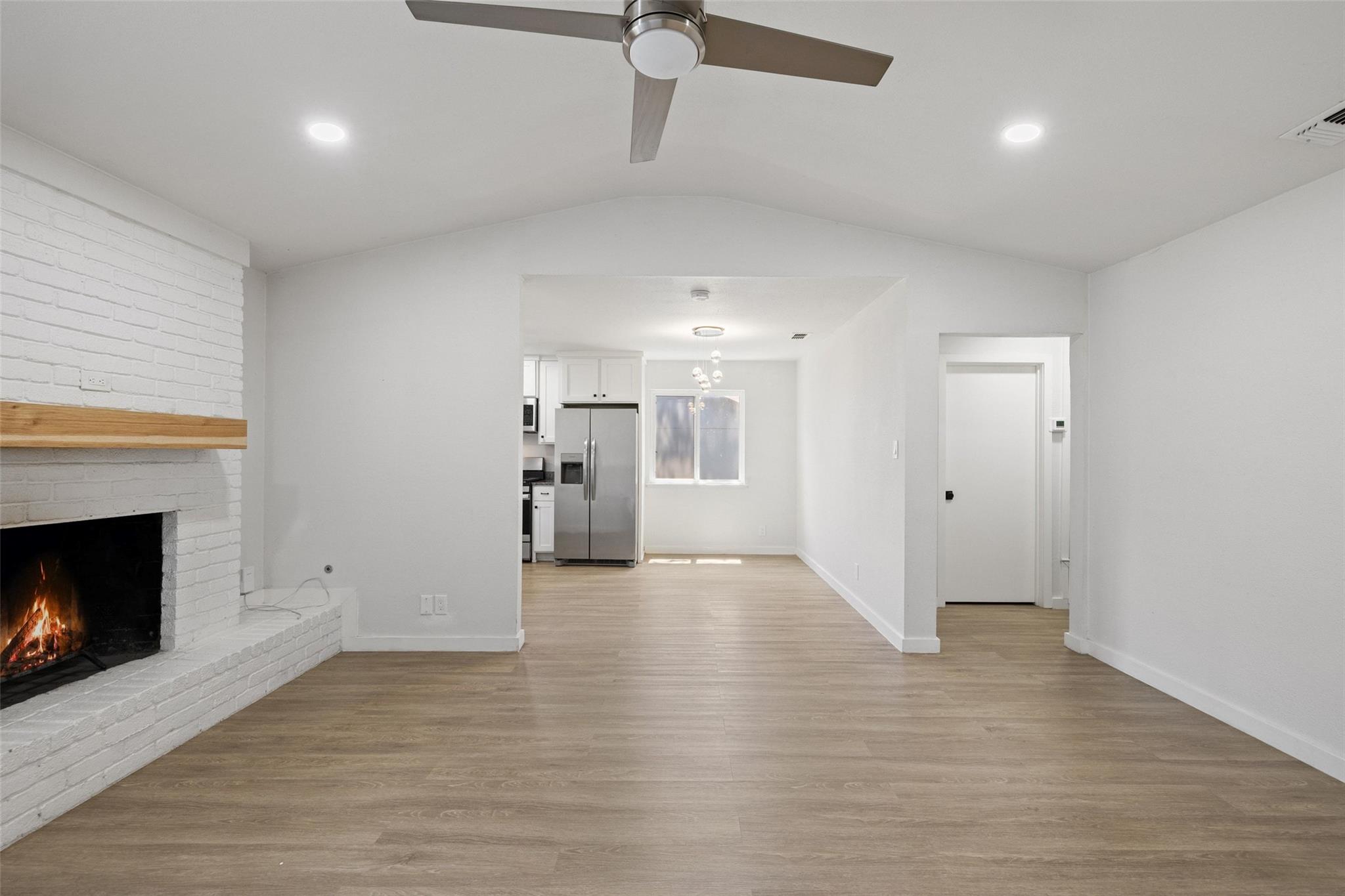 902 Hillside Oaks DR
