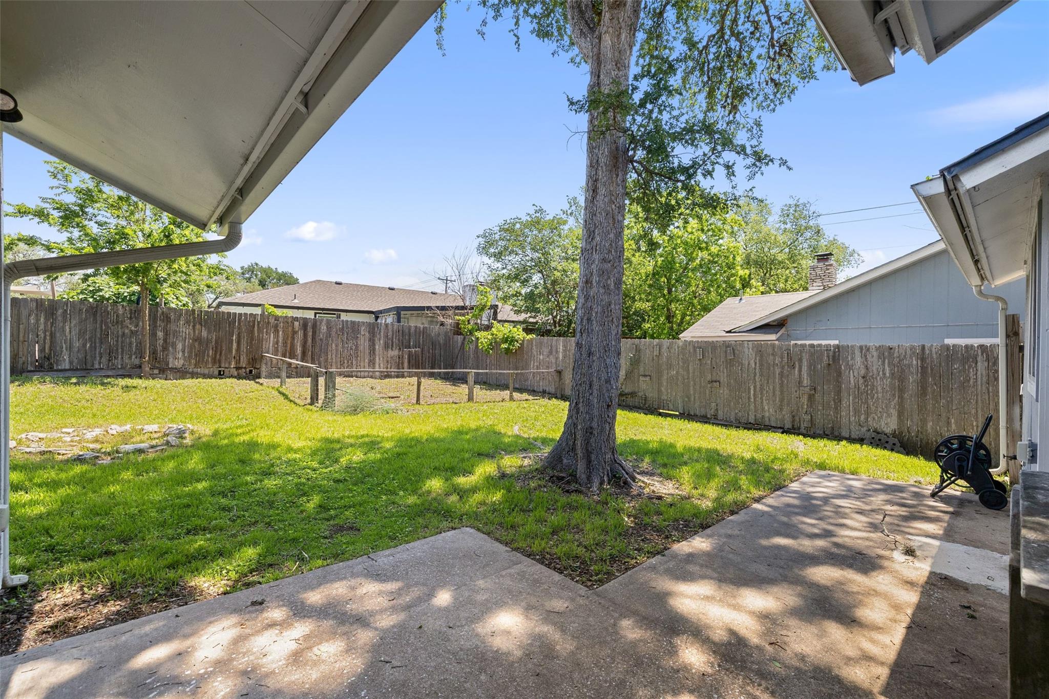 902 Hillside Oaks DR