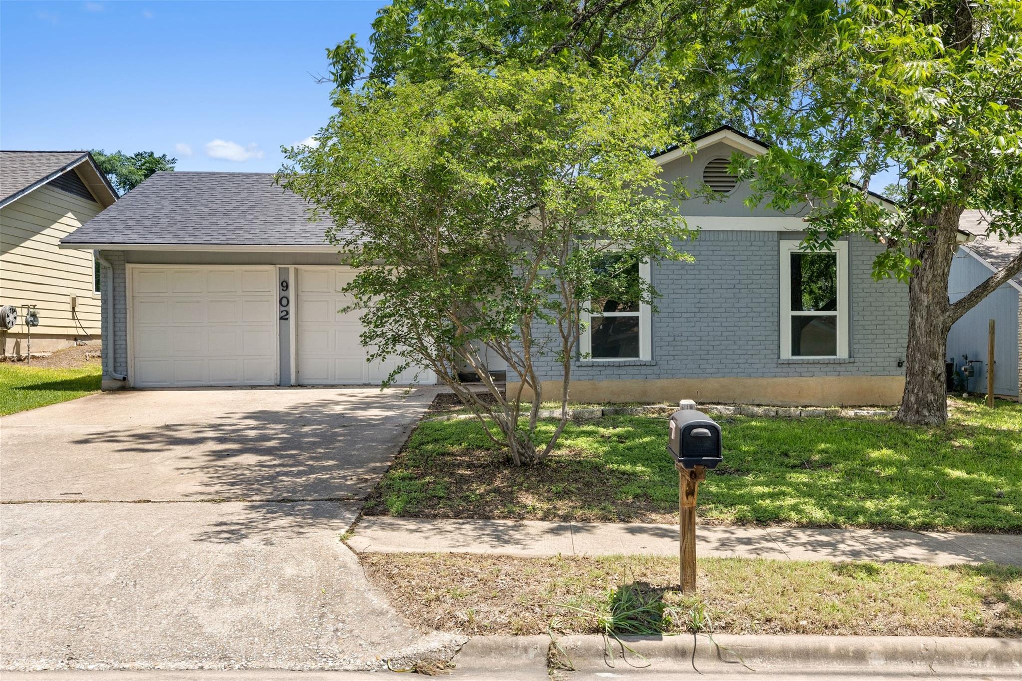 902 Hillside Oaks DR