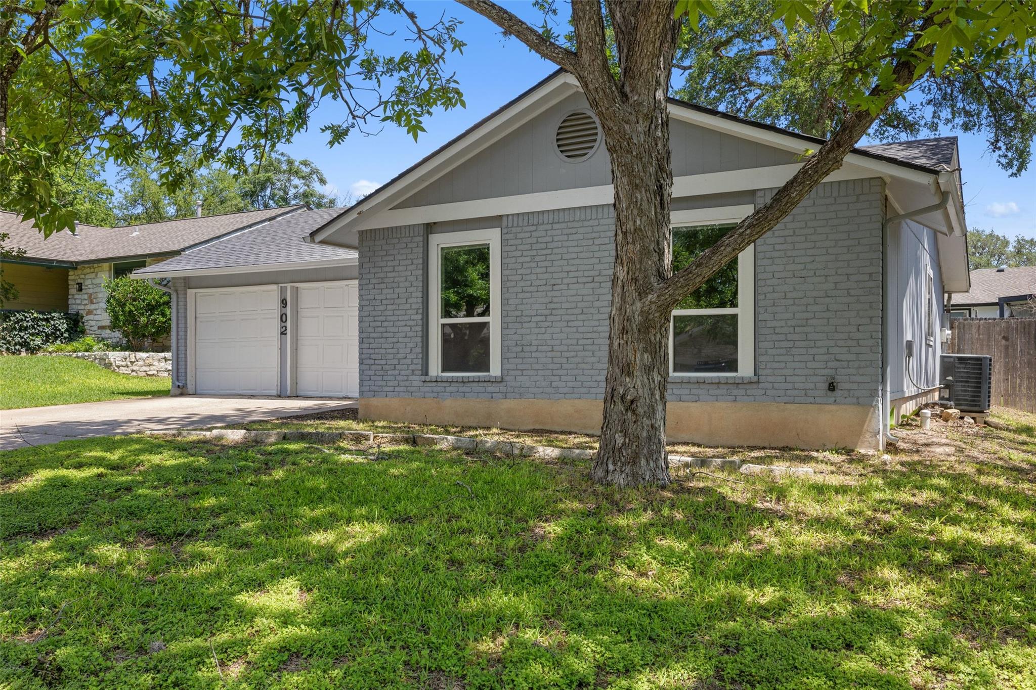 902 Hillside Oaks DR