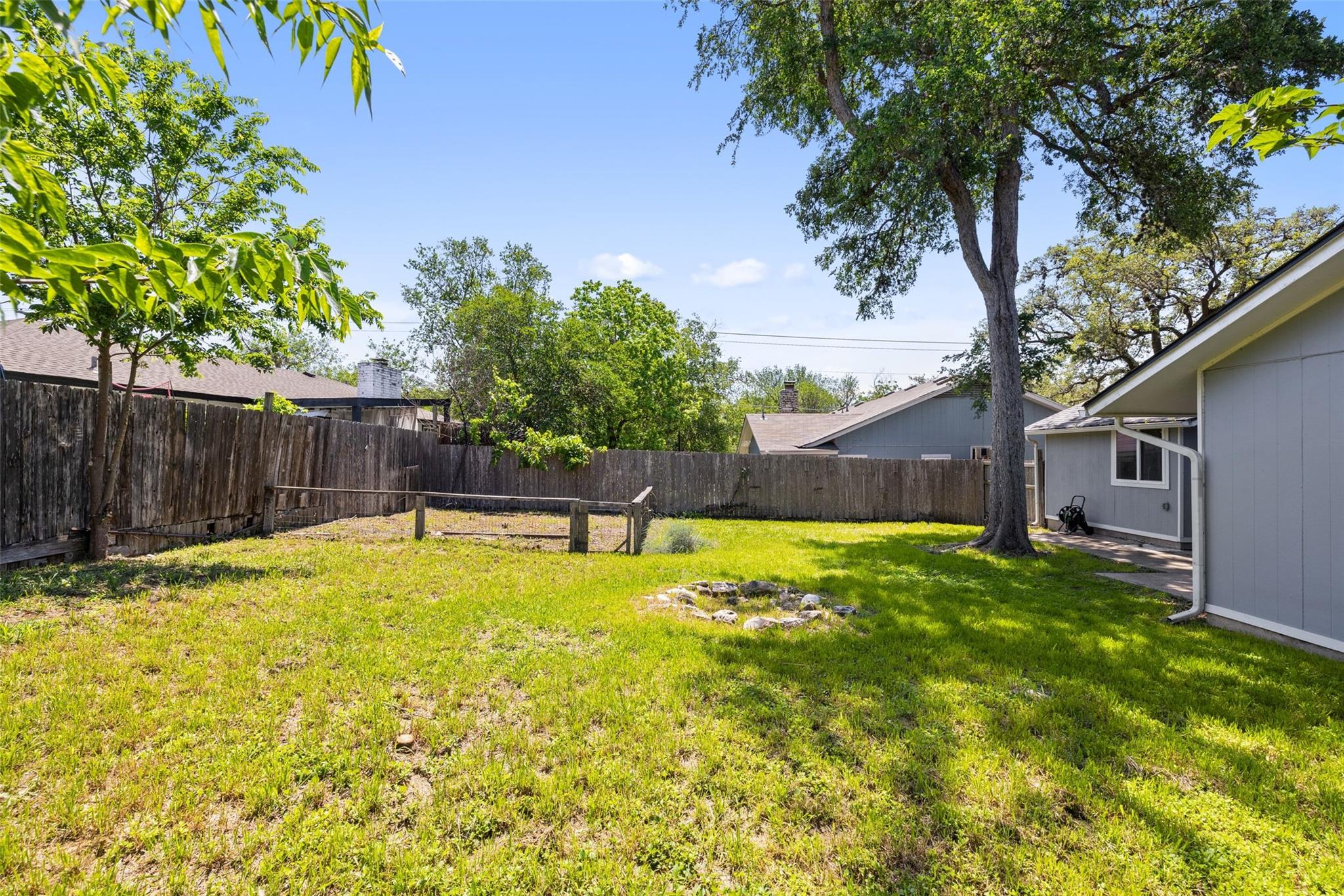 902 Hillside Oaks DR
