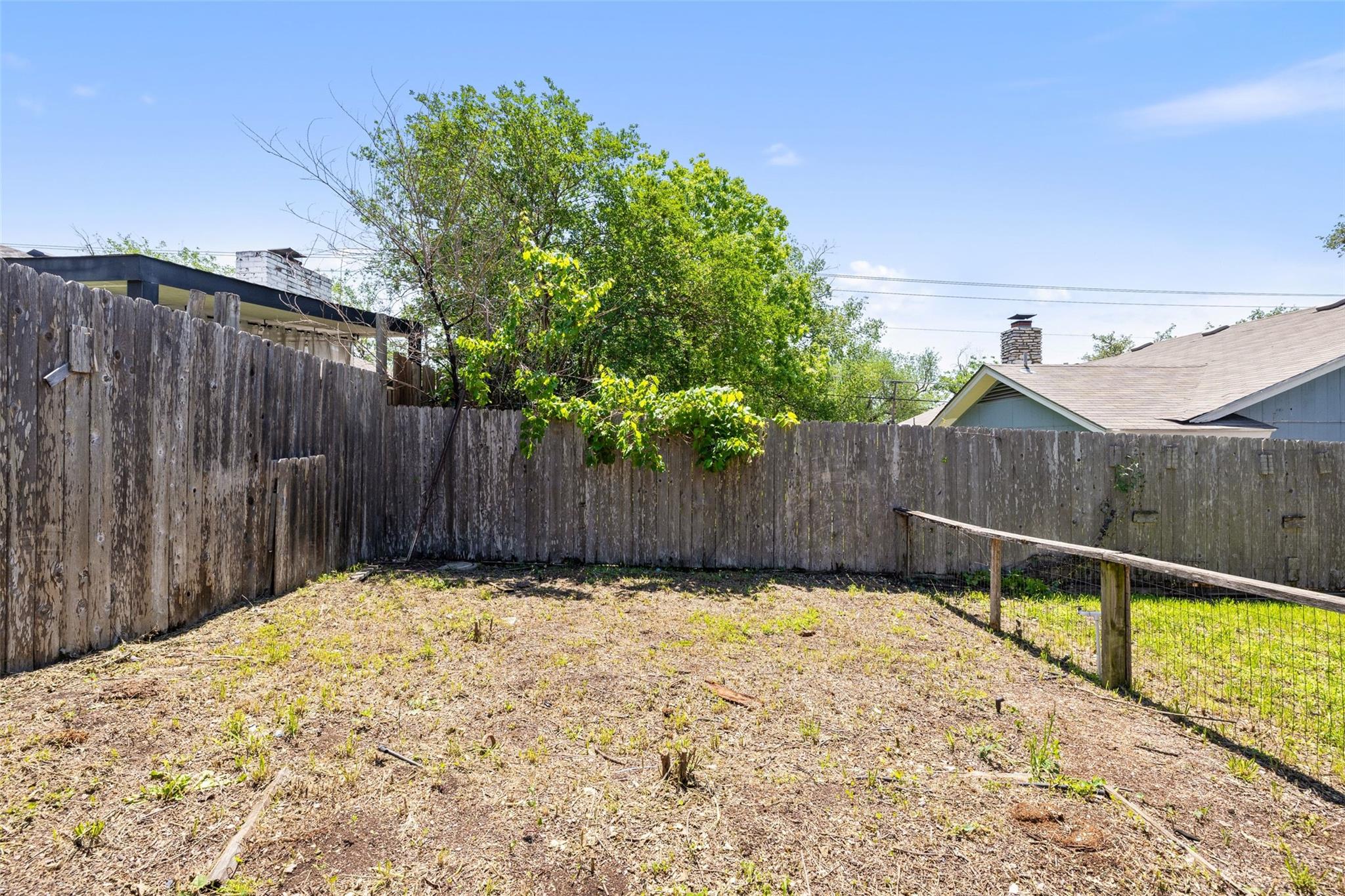 902 Hillside Oaks DR