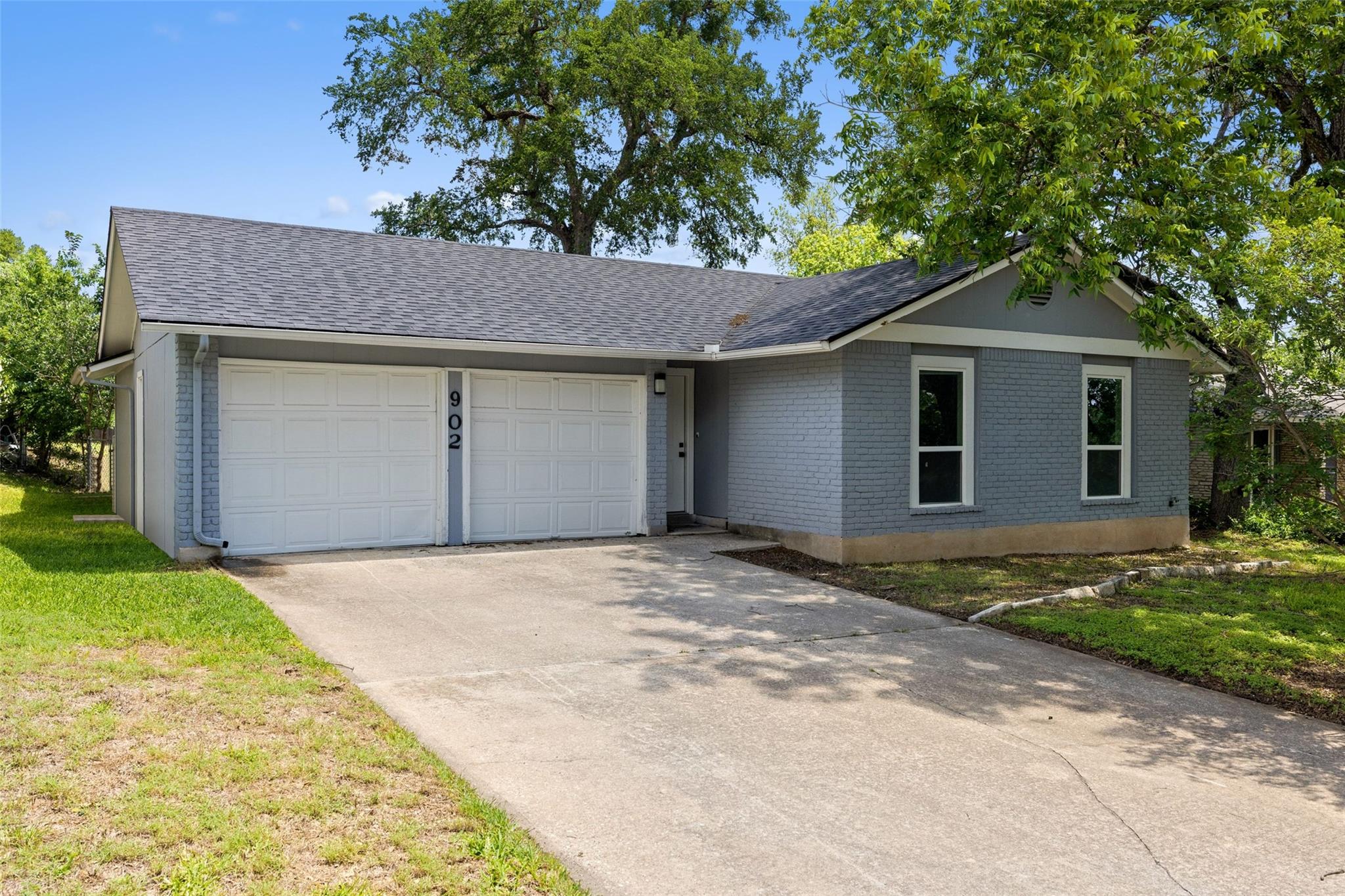 902 Hillside Oaks DR