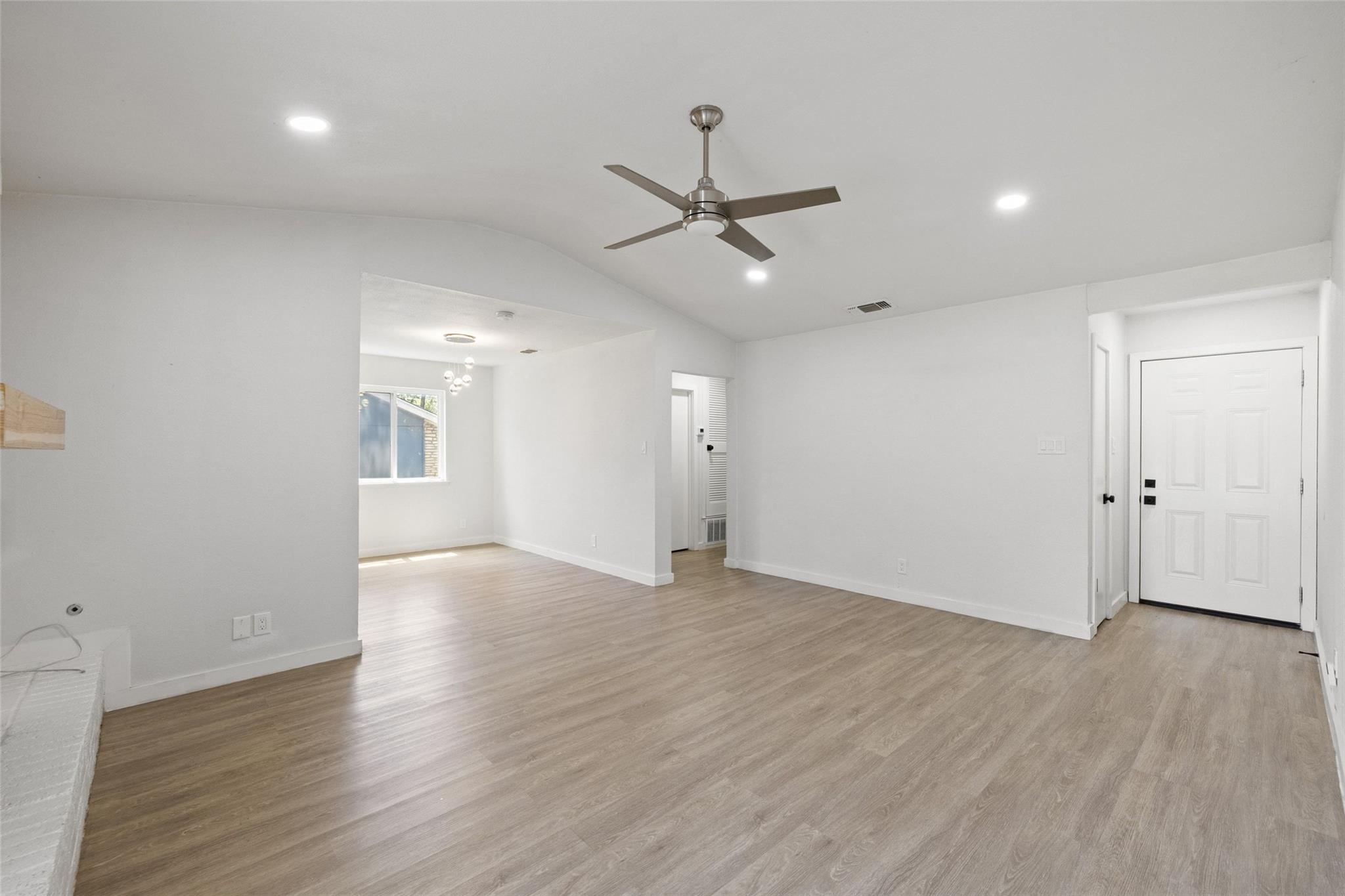902 Hillside Oaks DR