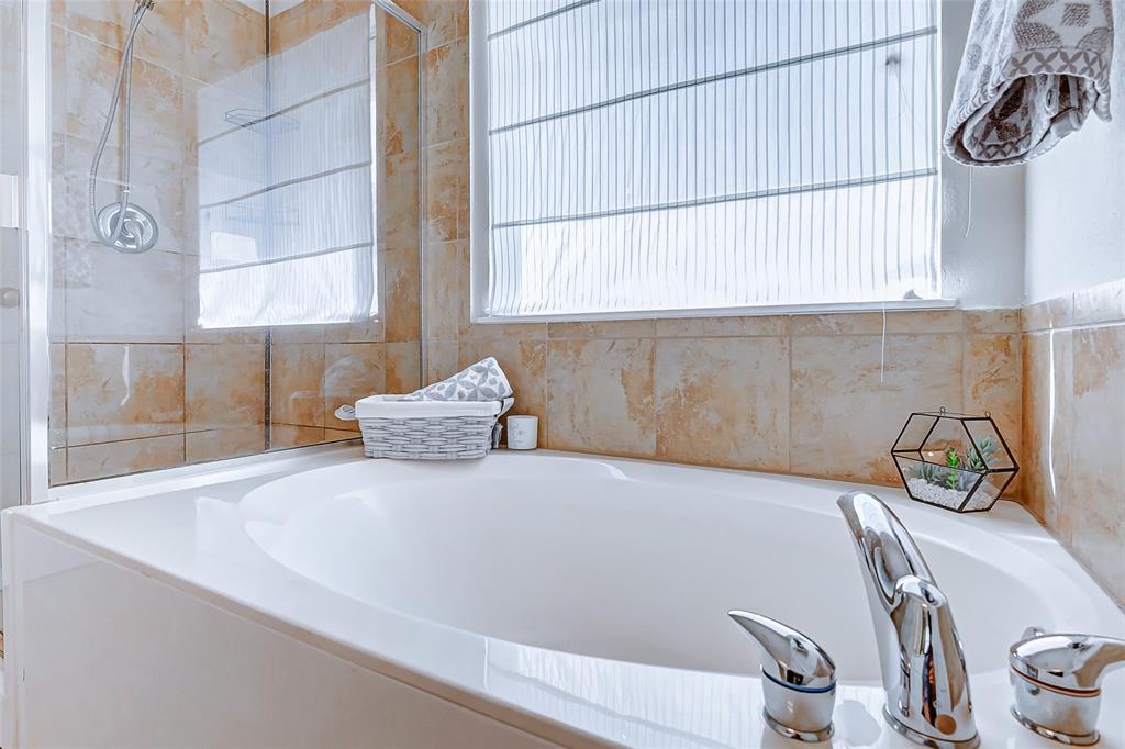 2213 Heritage Well LN