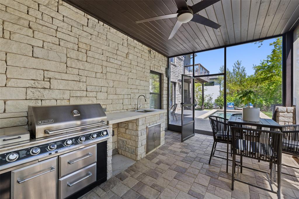 408 Luna Vista DR
