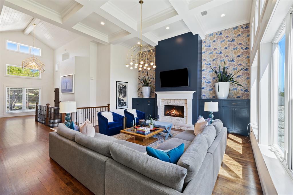 408 Luna Vista DR