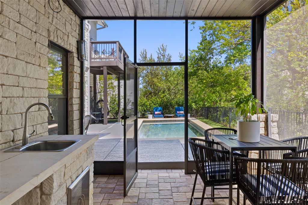 408 Luna Vista DR