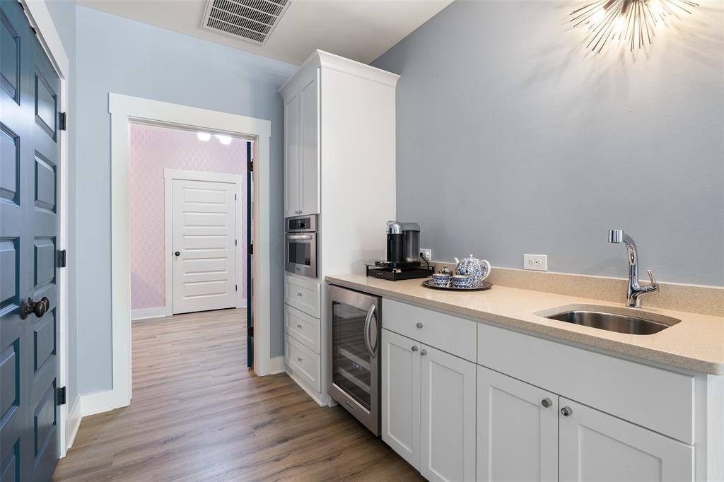 408 Luna Vista DR