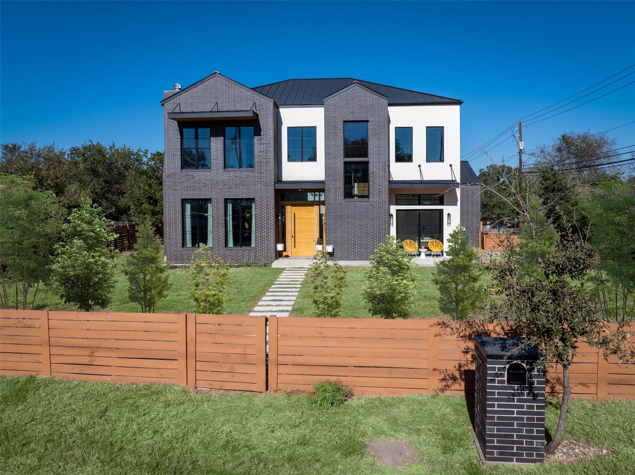 1701 Saracen RD