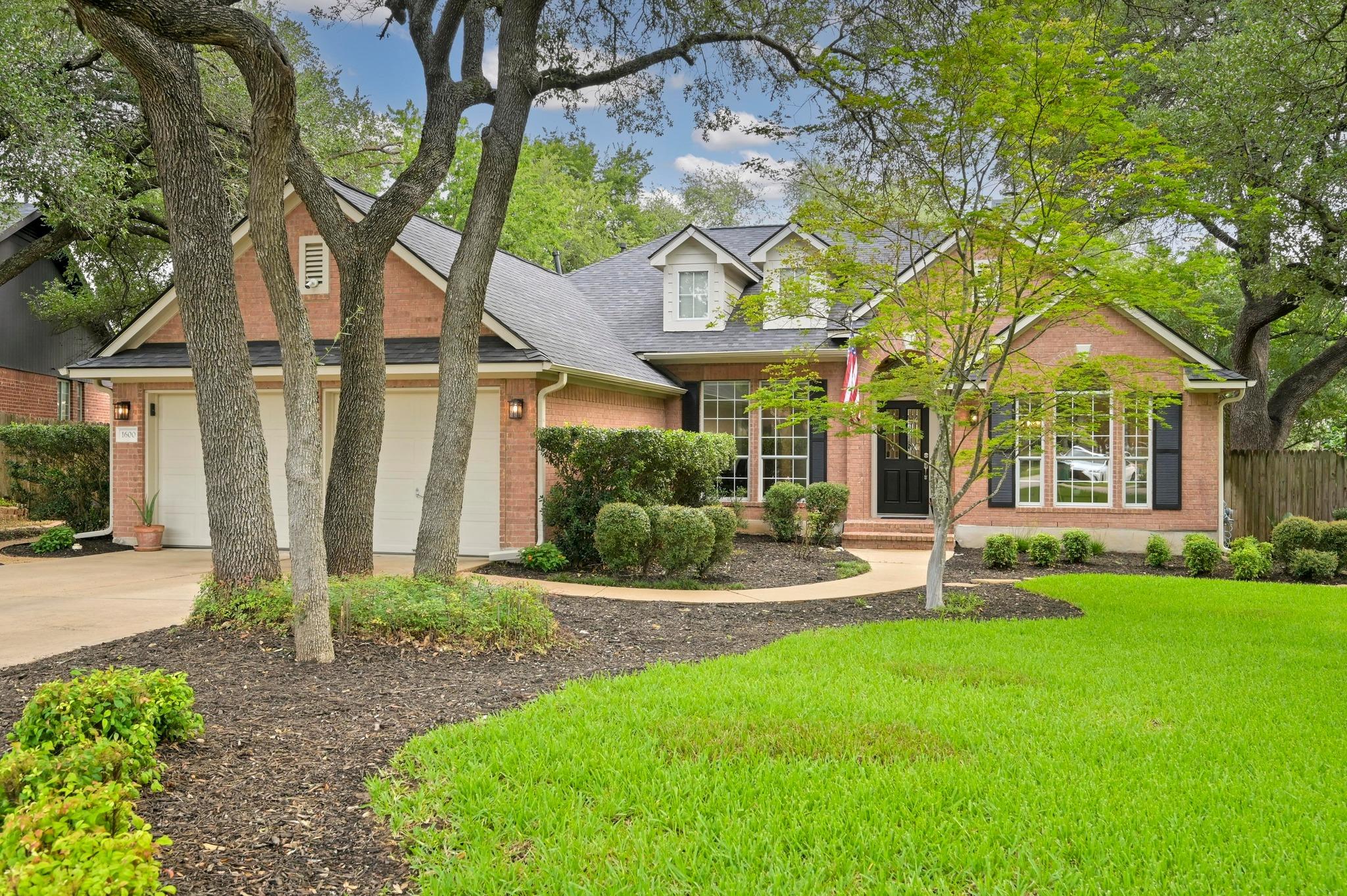 1600 Sharon PL