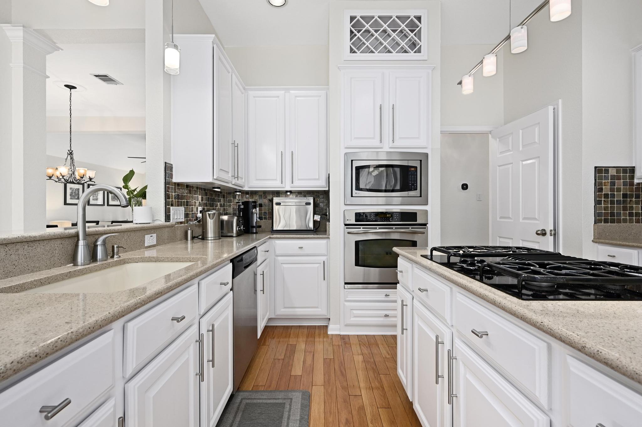 1600 Sharon PL