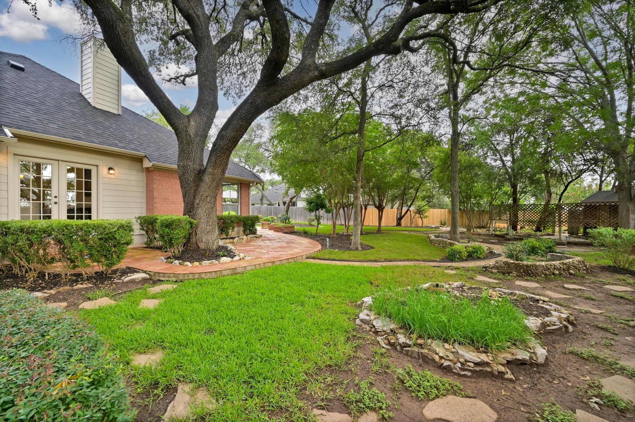 1600 Sharon PL