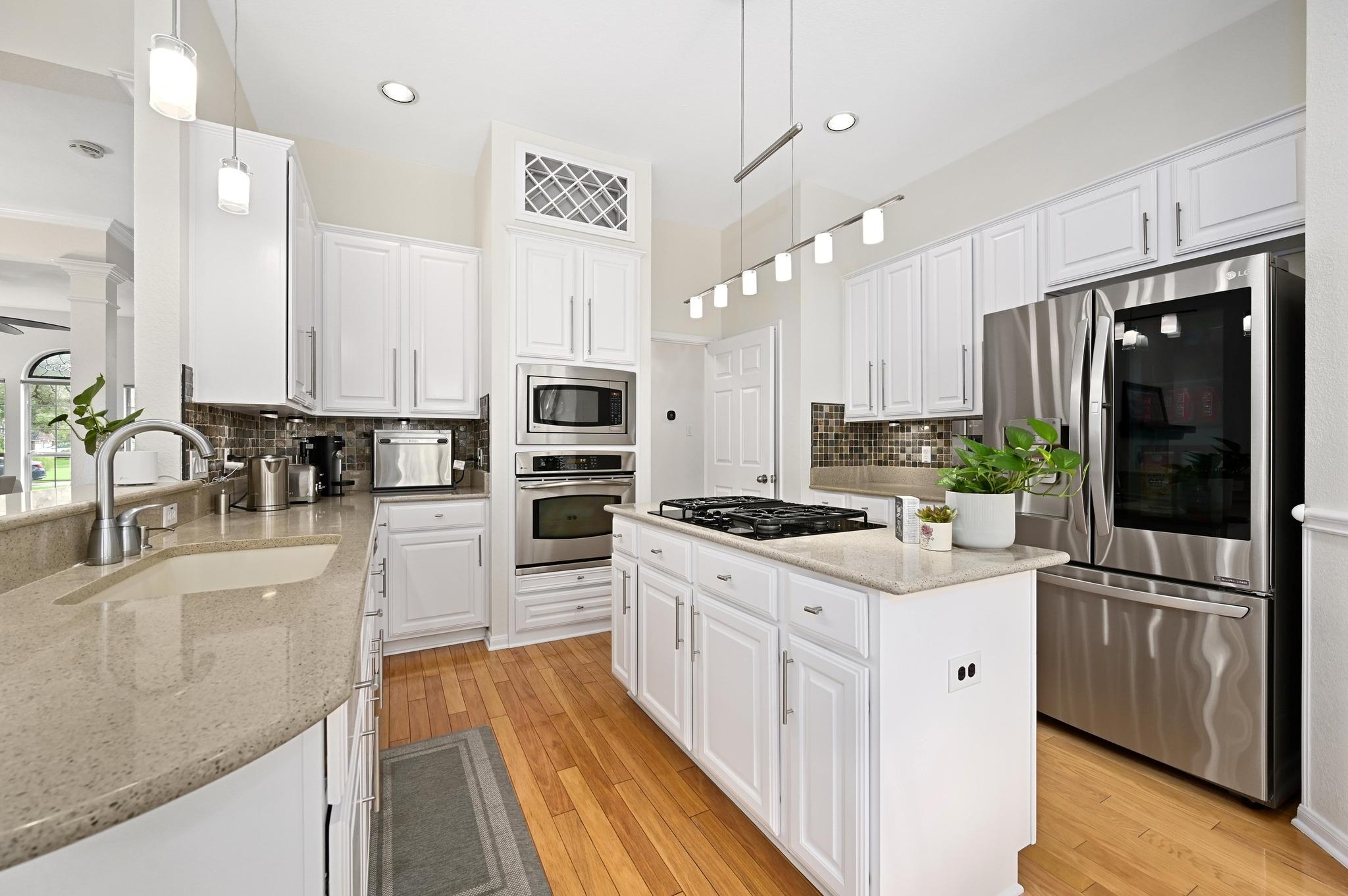 1600 Sharon PL