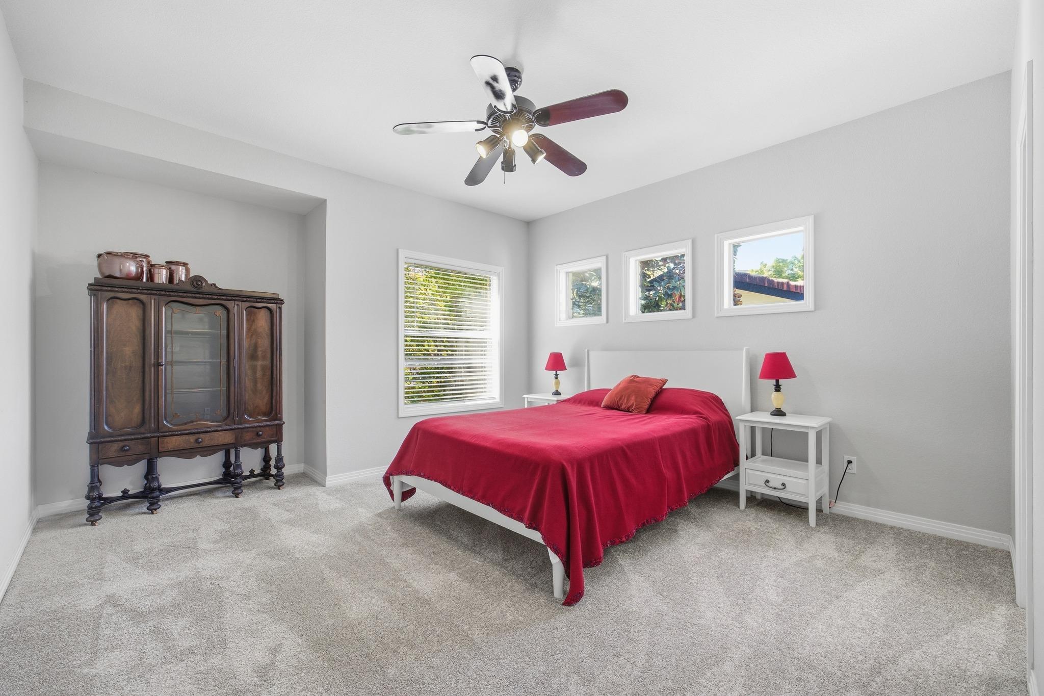 406 Hazeltine DR