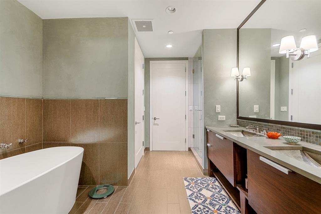 200 Congress Ave # 11C