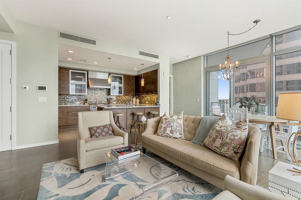 200 Congress Ave # 11C