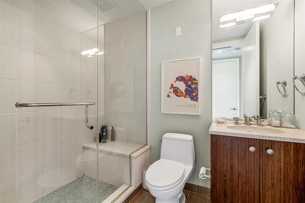 200 Congress Ave # 11C