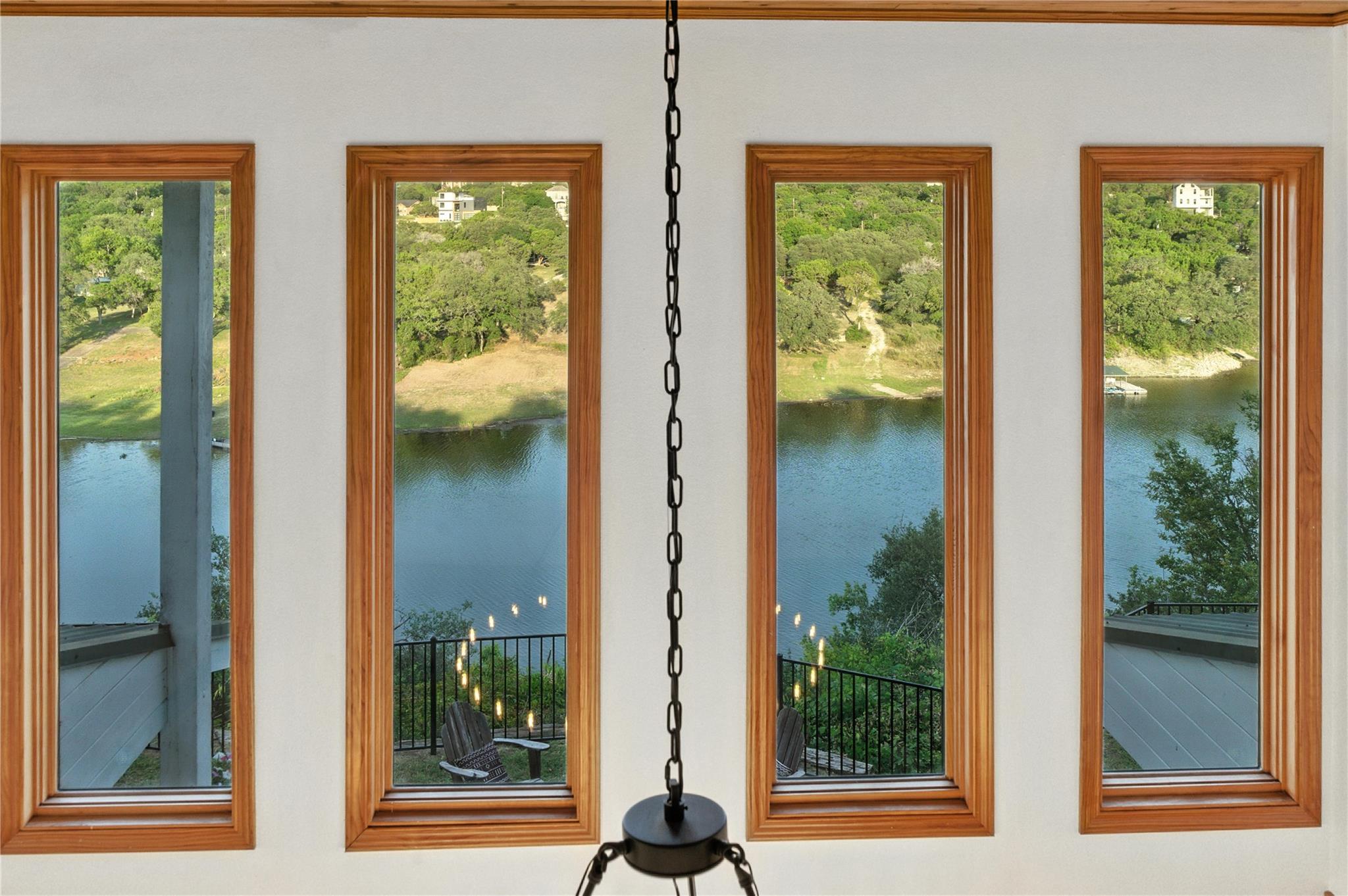 11103 Lakeside DR