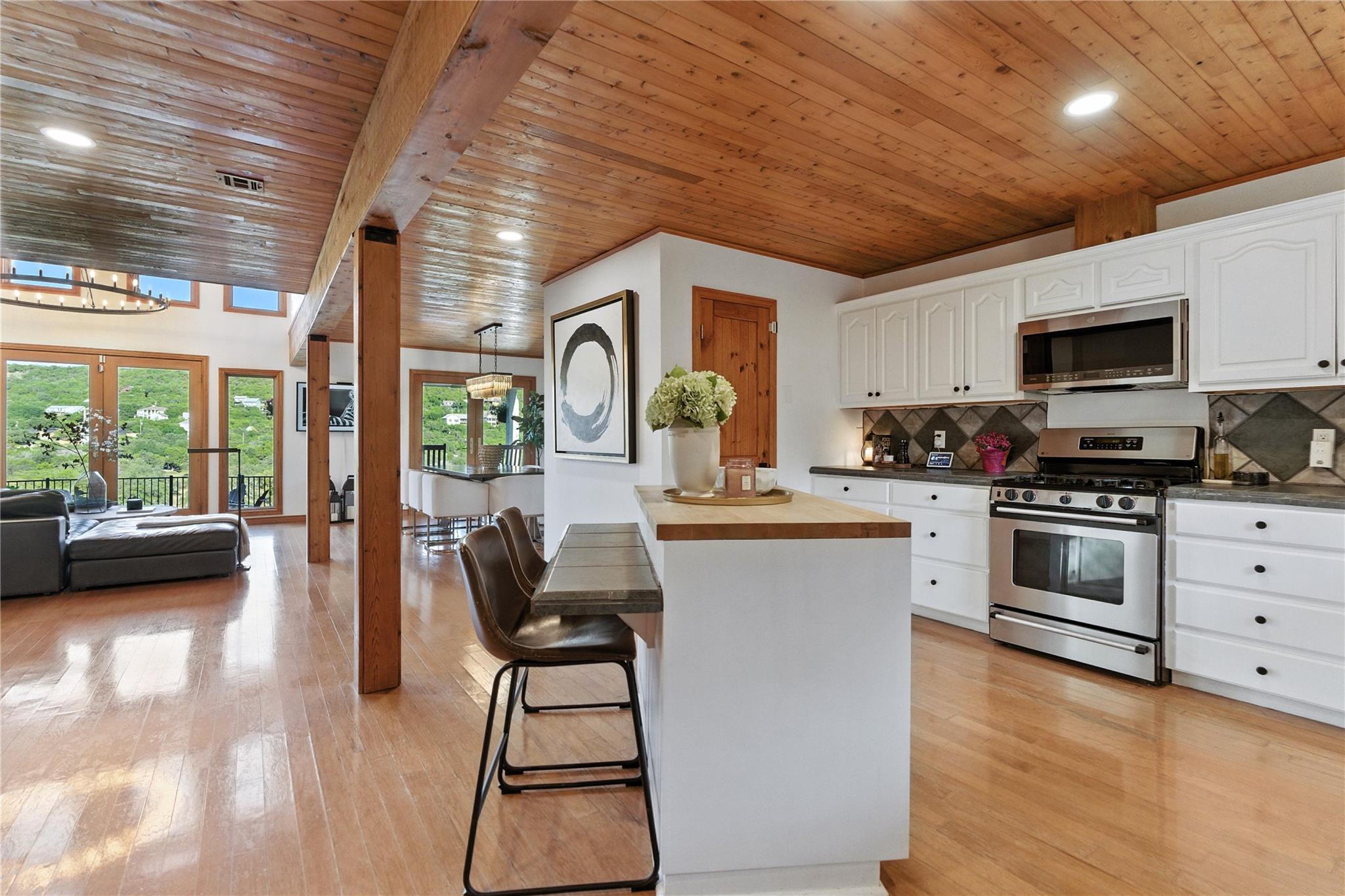 11103 Lakeside DR