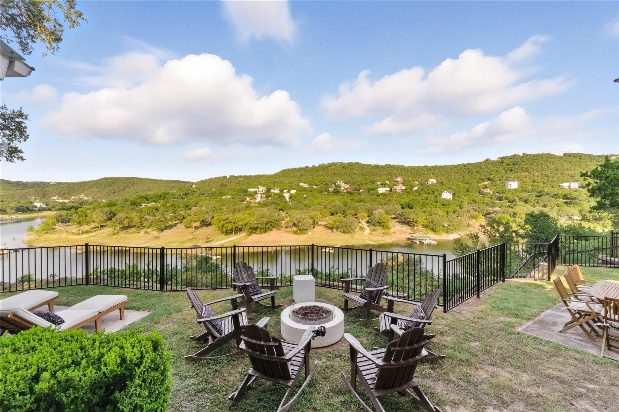 11103 Lakeside DR