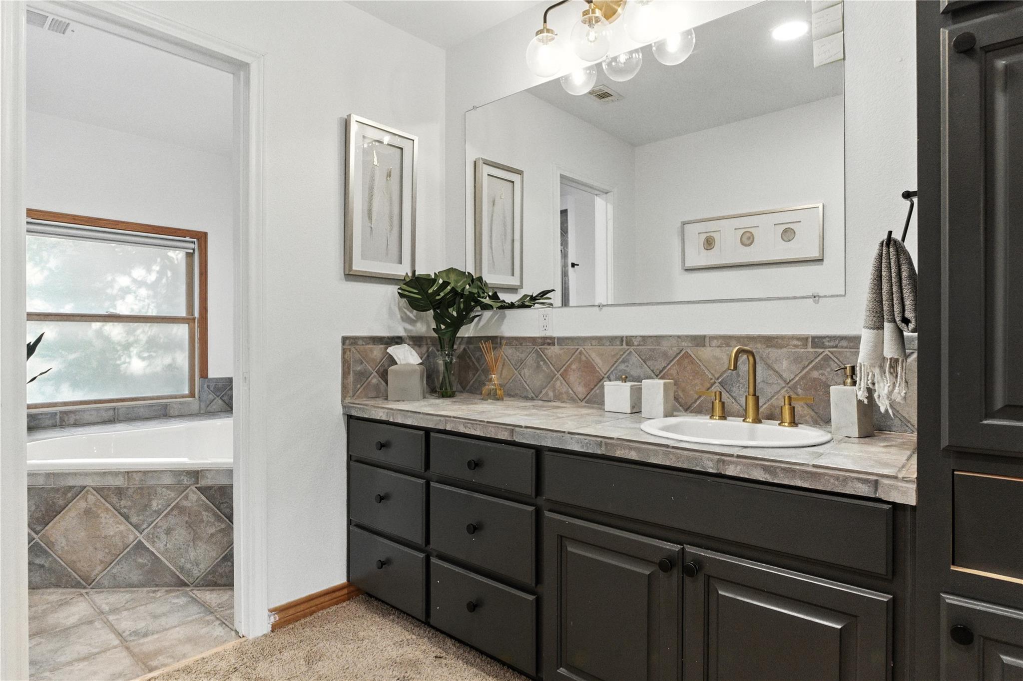 11103 Lakeside DR