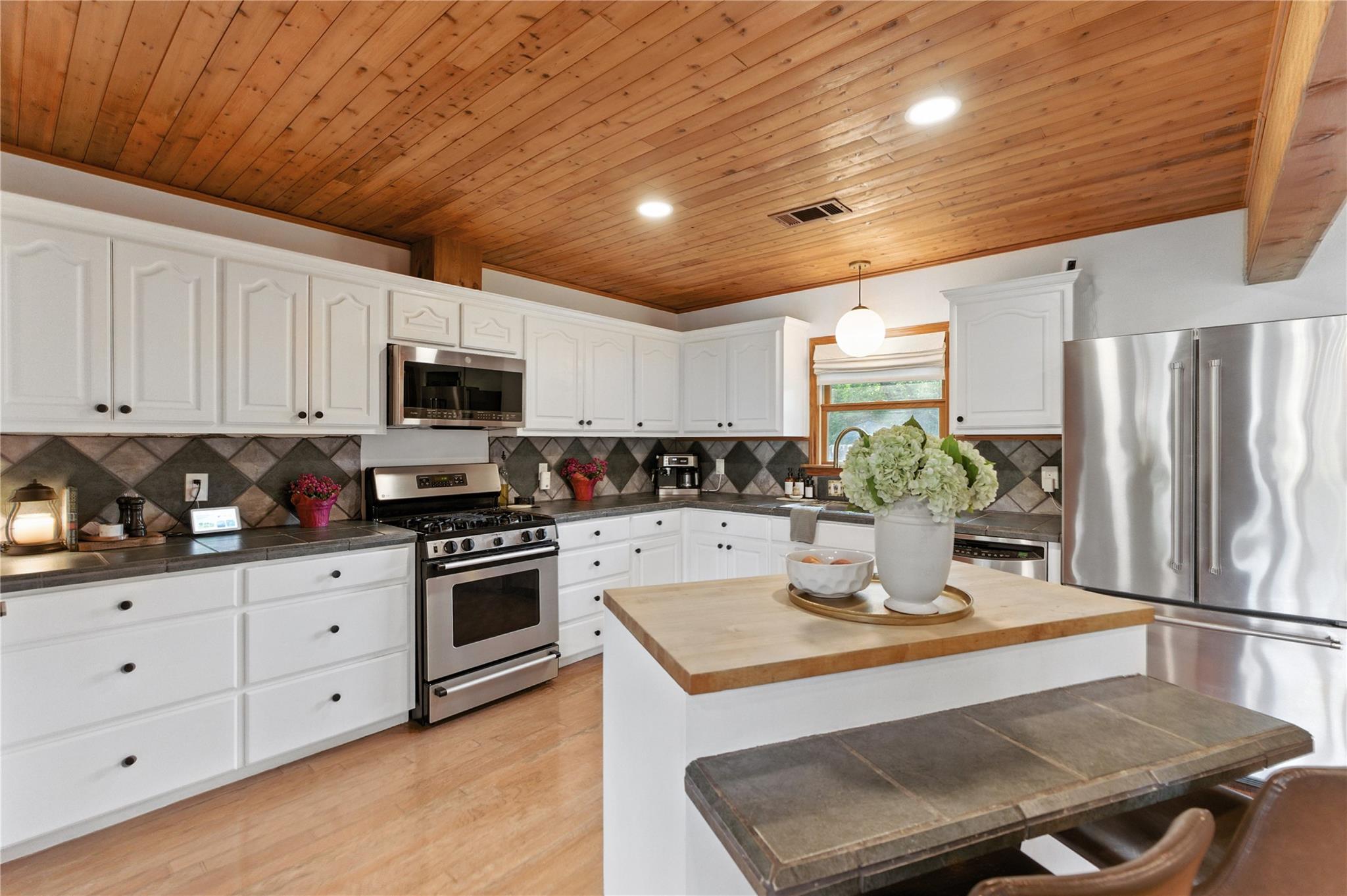 11103 Lakeside DR