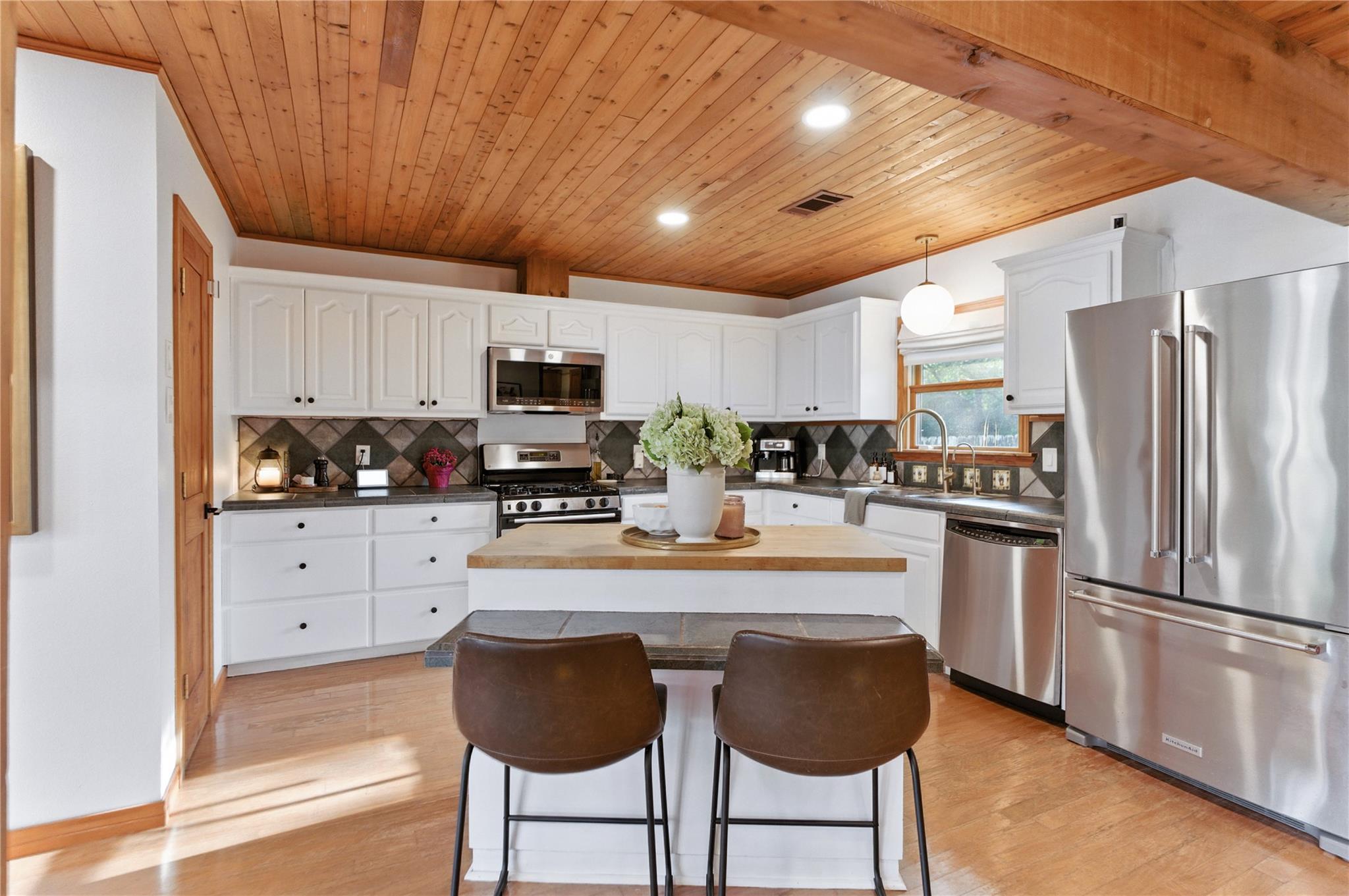 11103 Lakeside DR