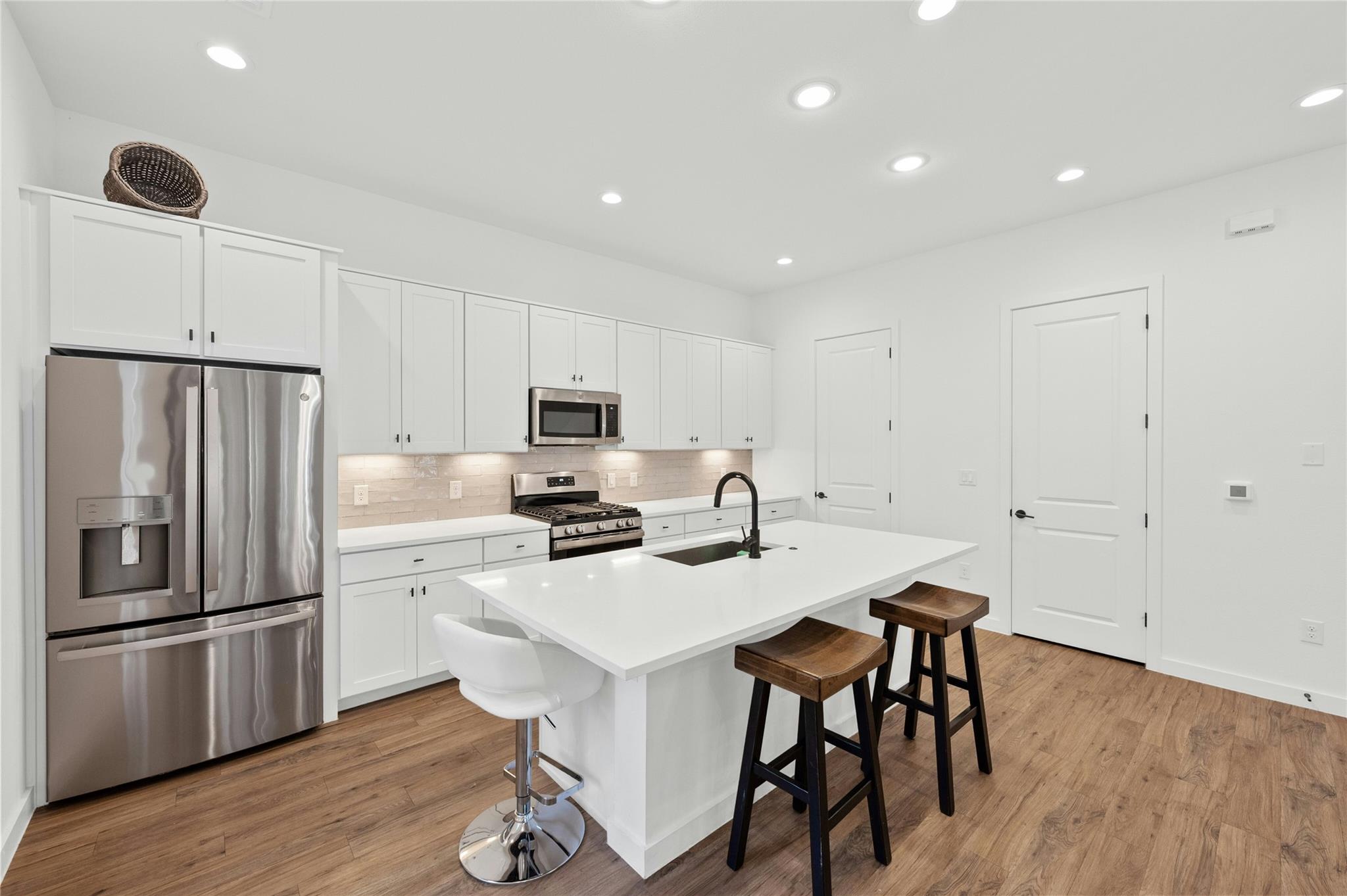 3809 Valley View RD # 10