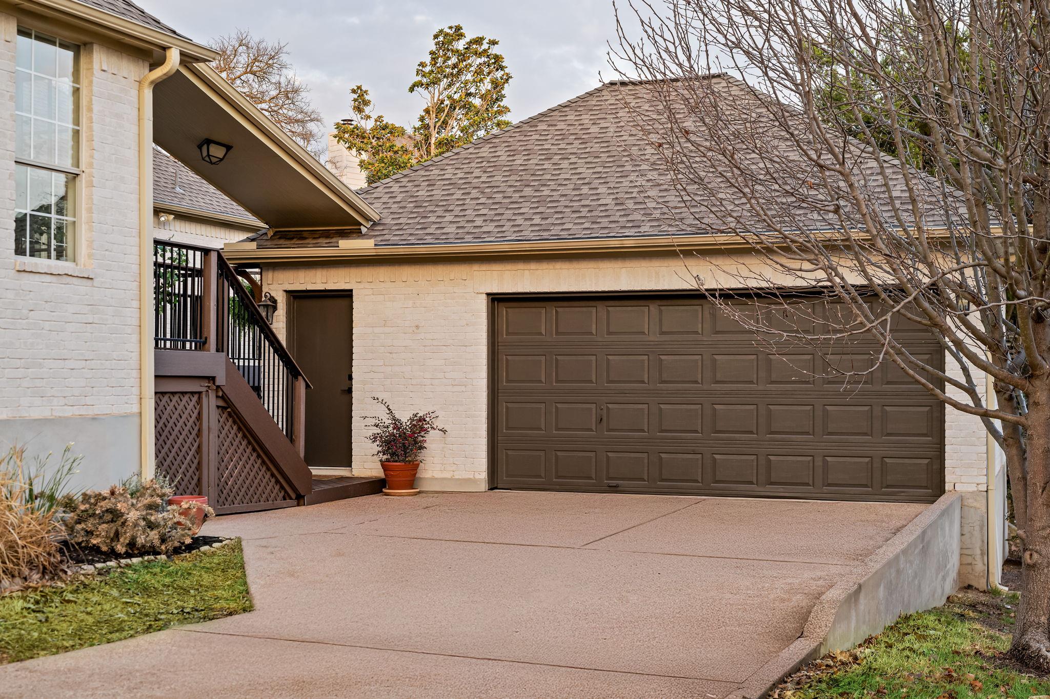 8125 Bottlebrush DR