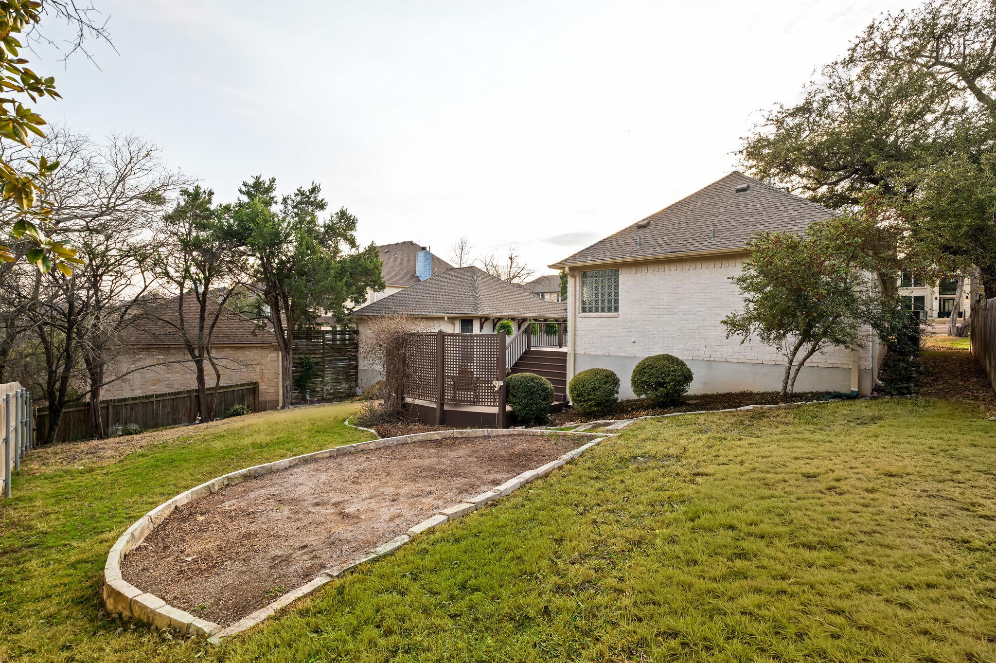 8125 Bottlebrush DR
