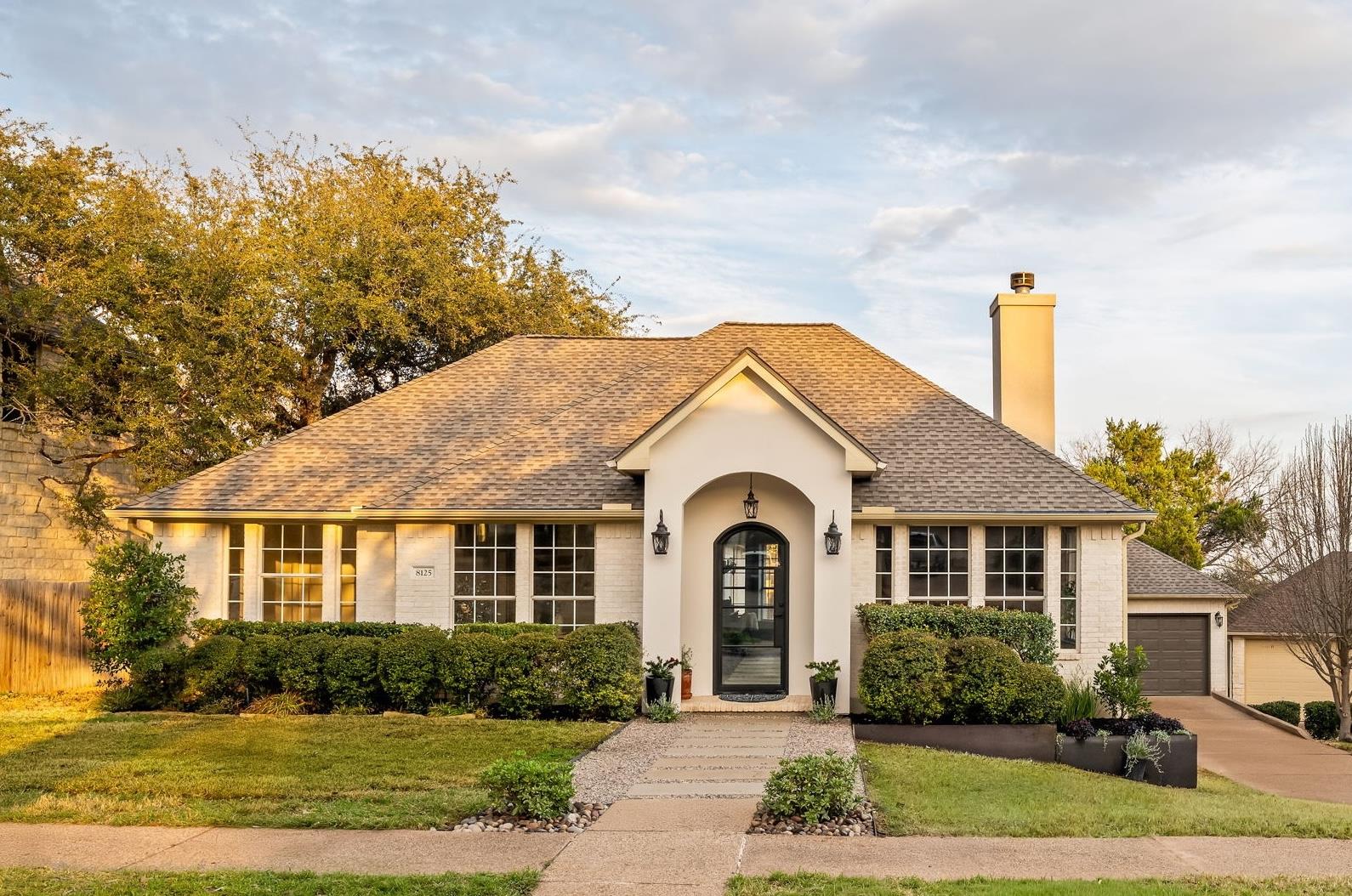 8125 Bottlebrush DR