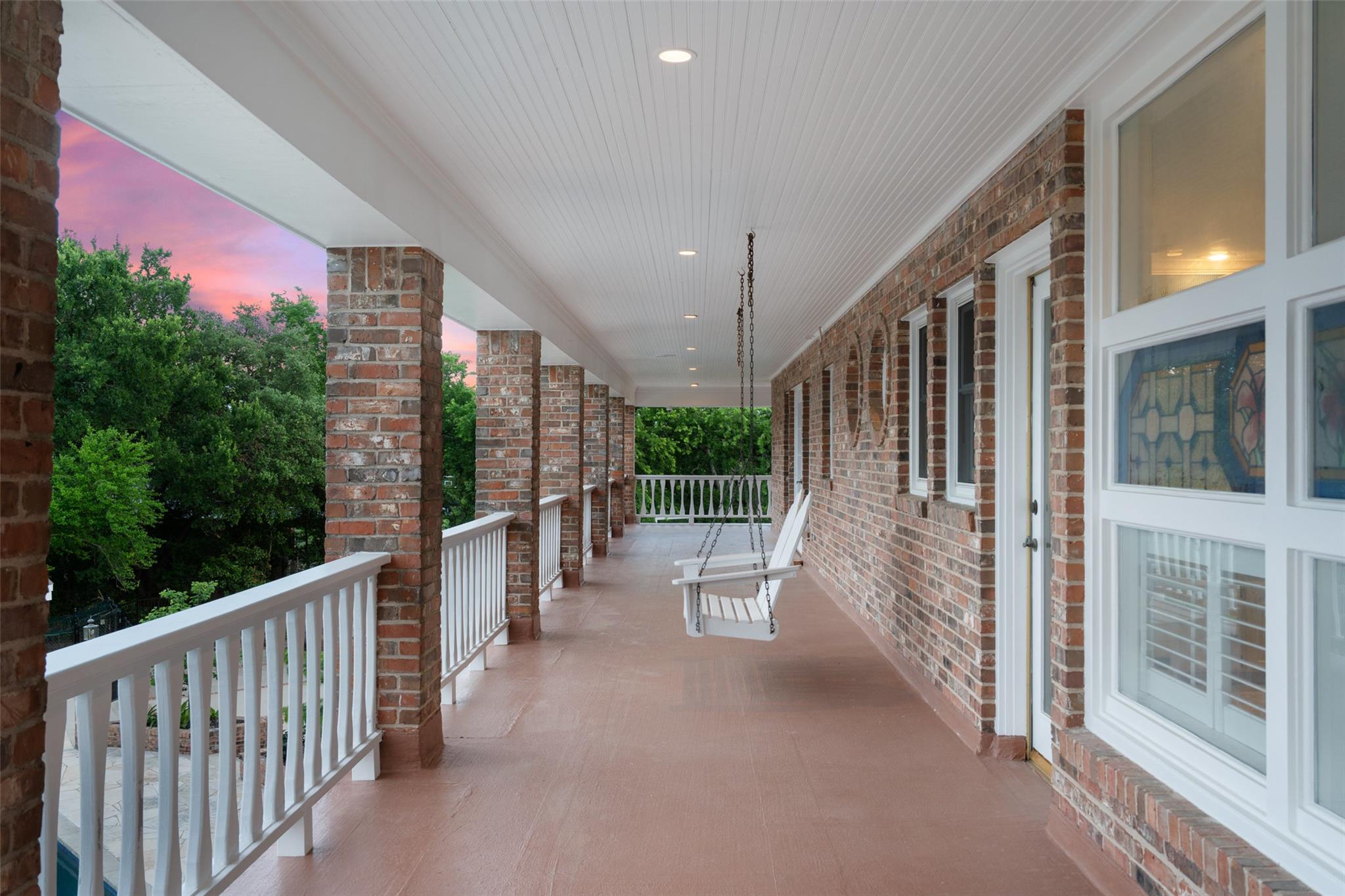 12 Hedge LN