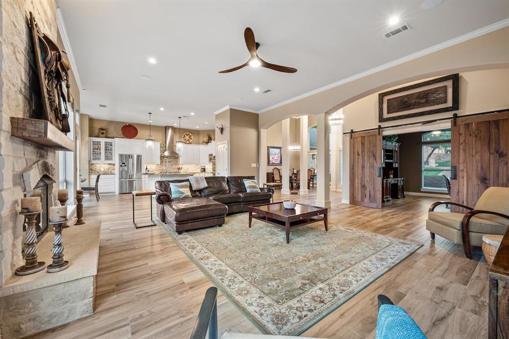 219 CLUBHOUSE DR