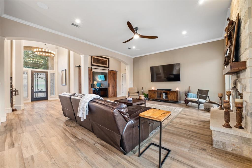 219 CLUBHOUSE DR
