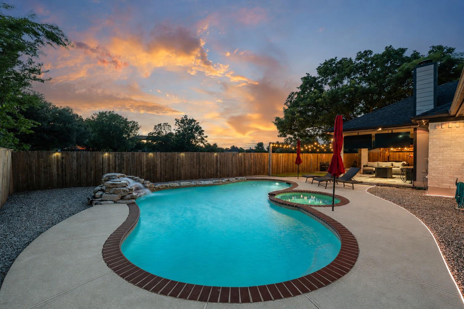 2621 Goldfinch DR